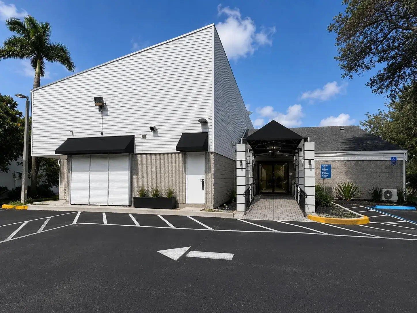 Commercial Sale for sale at 230 S Dixie Highway, Hallandale Beach FL 33009