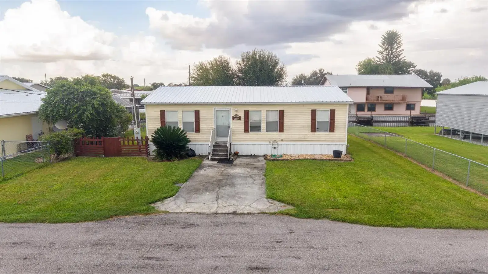 3 bedroom 2 bath Residential for sale at 1057 BLUE HERON Lane, Moore Haven FL 33471
