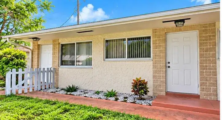 2 bedroom 2 bath Residential Lease for rent at 812 NE 2ND Street # 2, Hallandale Beach FL 33009