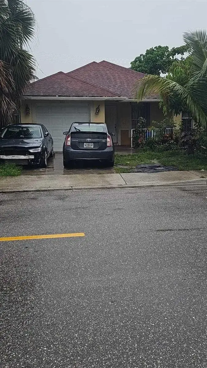 3 bedroom 2 bath Residential for sale at 631 S A Street # 631, FL 33460