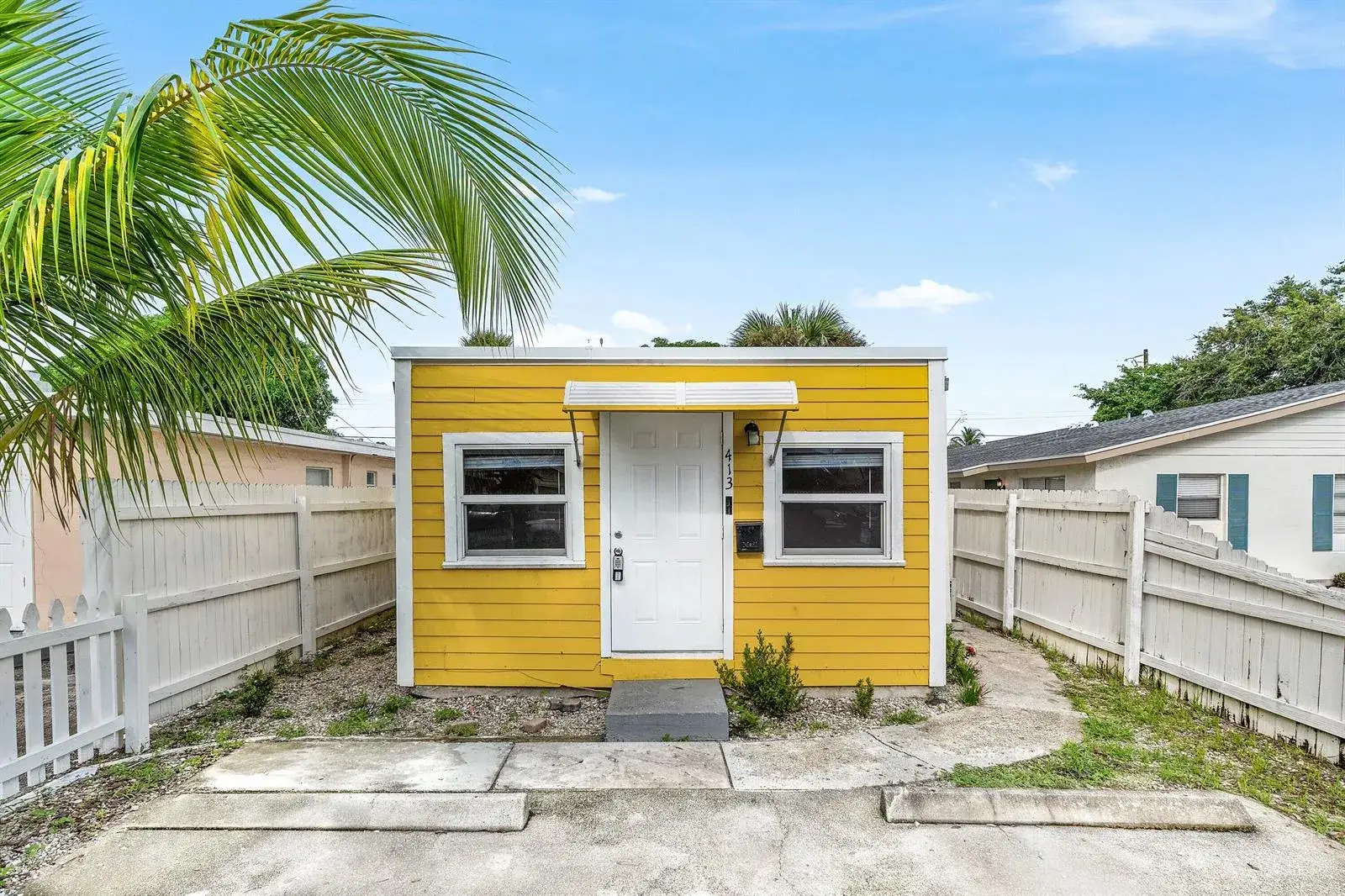 2 bedroom 1 bath Residential for sale at 413 N E Street, FL 33460