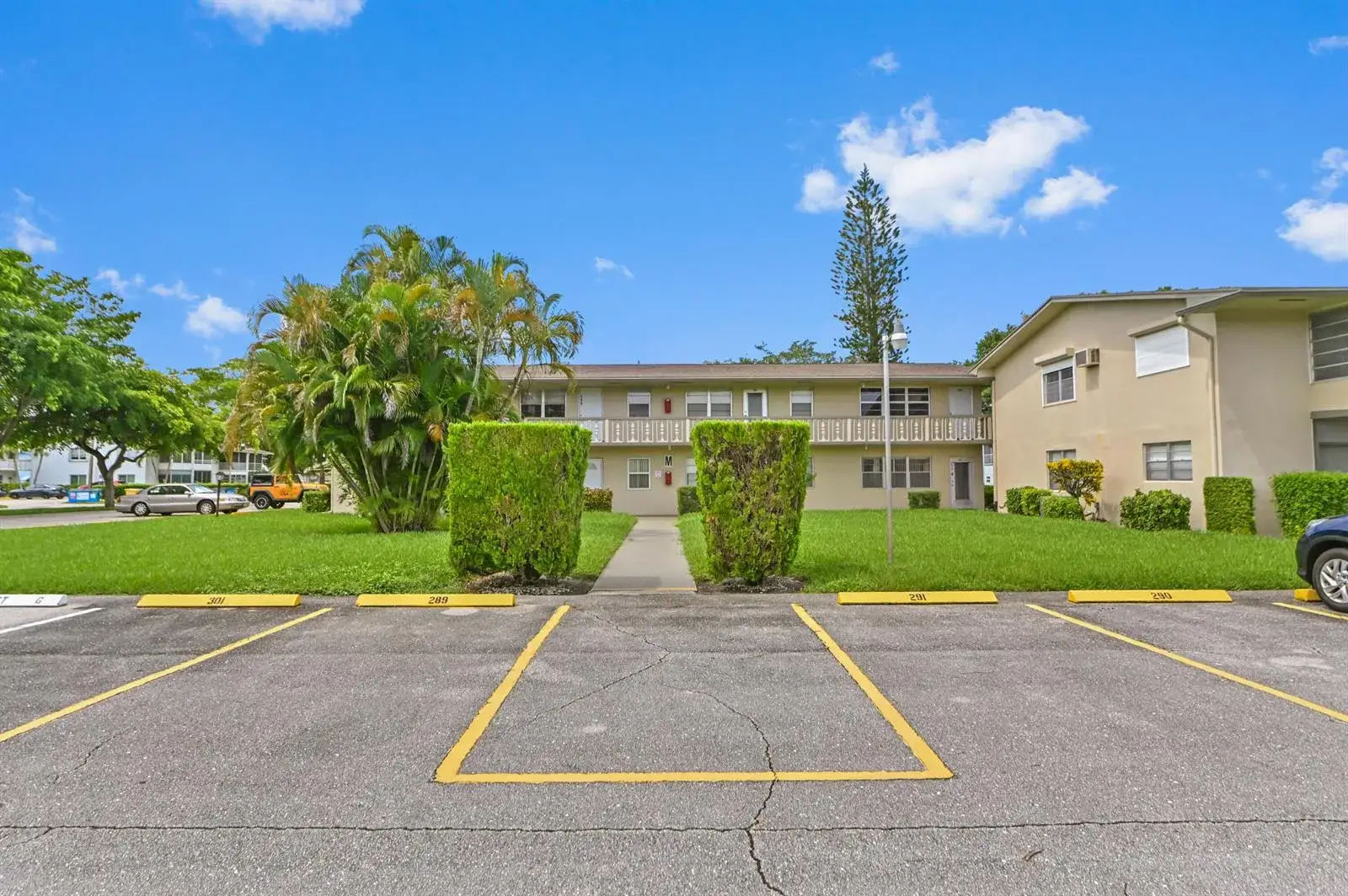 1 bedroom 1 bath Residential for sale at 305 Norwich M, West Palm Beach FL 33417
