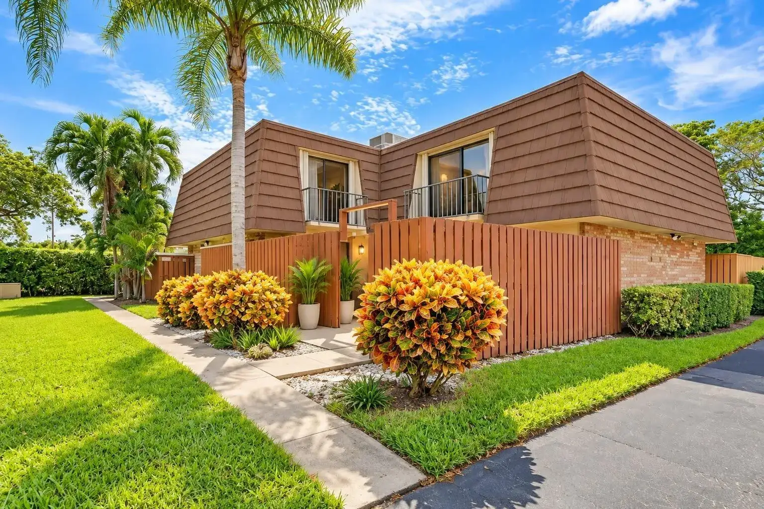 2 bedroom 2 bath Residential for sale at 3960 August Drive, Lake Worth FL 33461