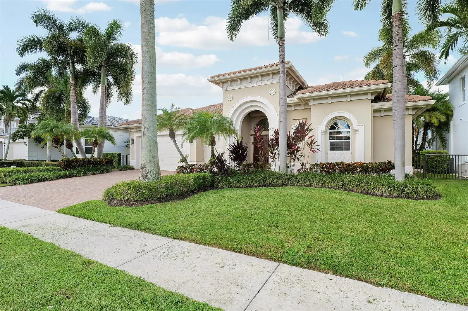 807 Floret Drive, Palm Beach Gardens FL 33410