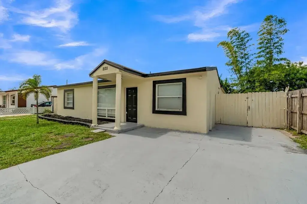 3 bedroom 2 bath Residential for sale at 2121 SW 46TH Avenue, Fort Lauderdale FL 33317