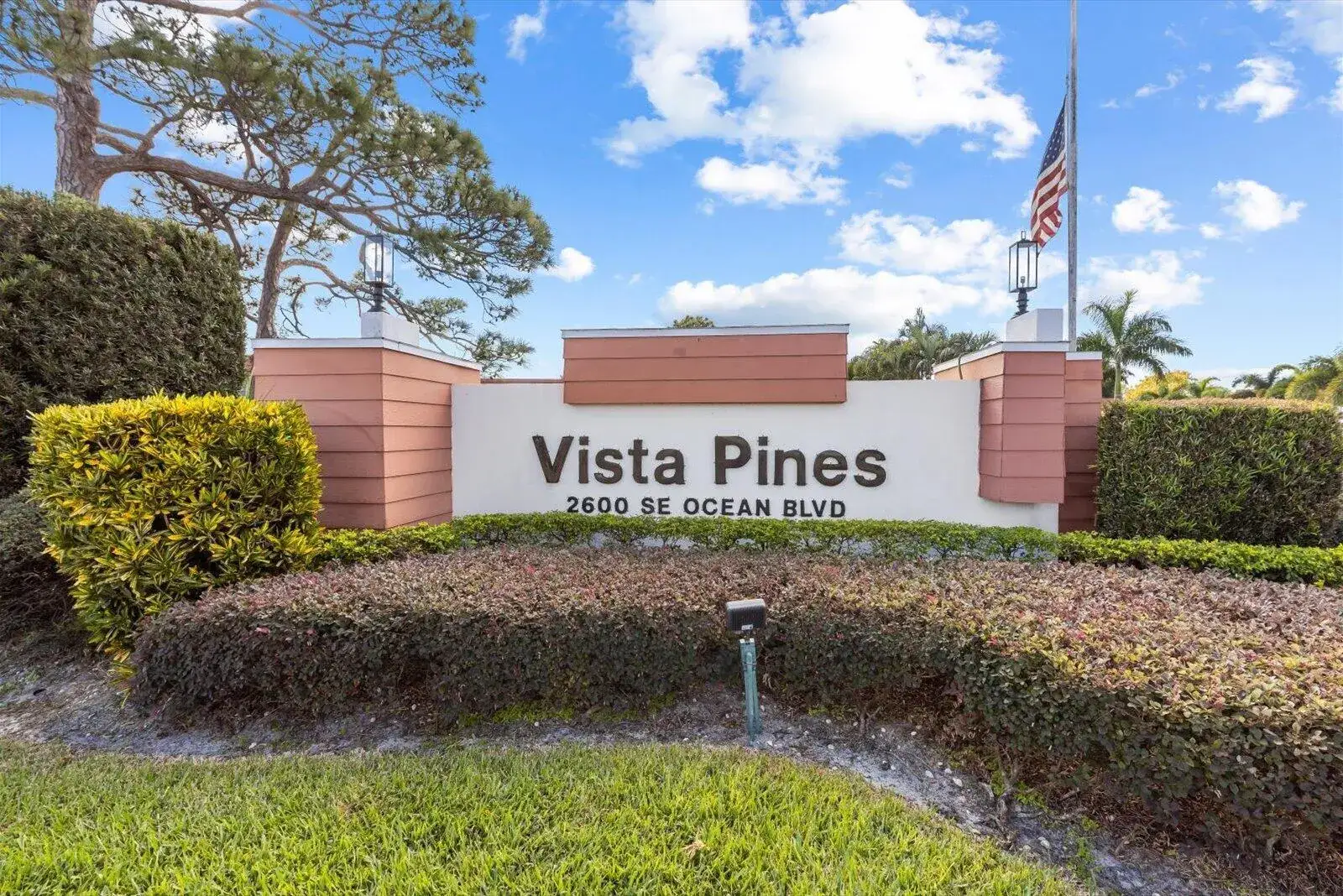 2600 SE OCEAN Boulevard # J12, Stuart FL 34996