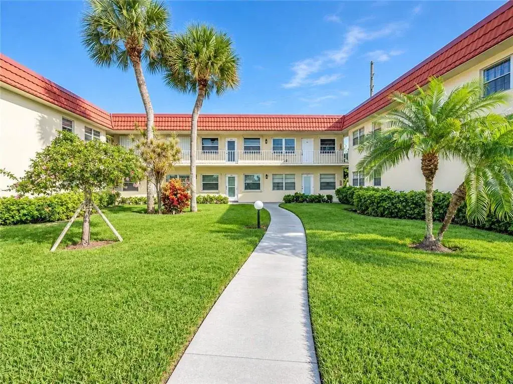 99 SPRING LAKE Drive # 101, Vero Beach FL 32962
