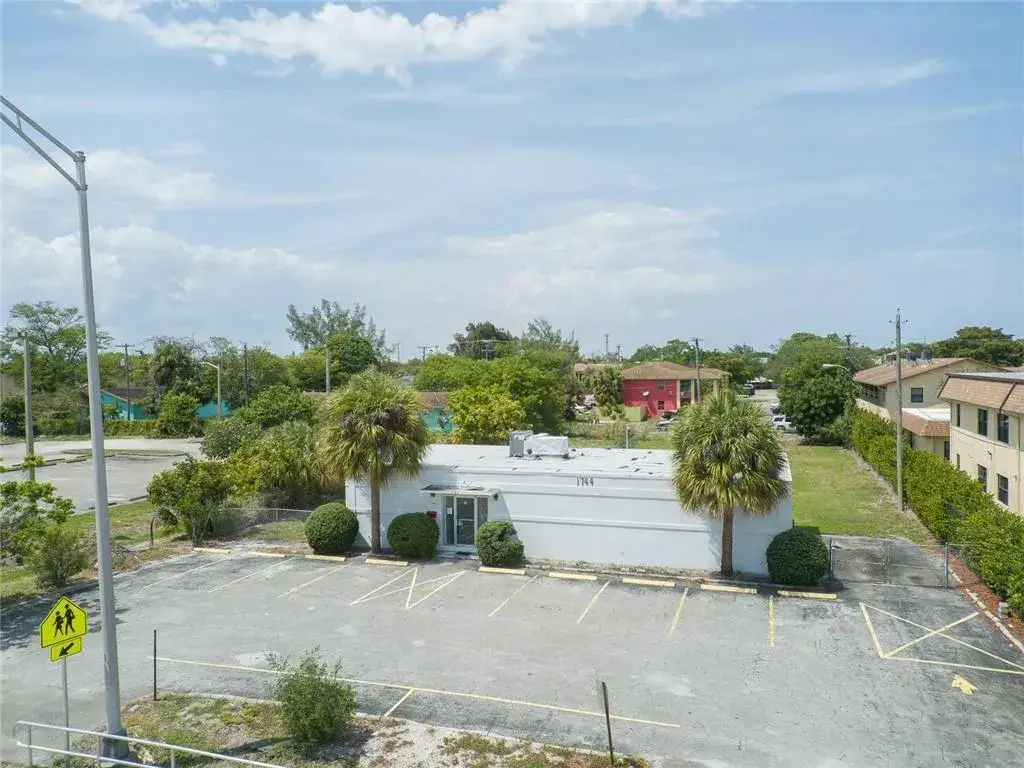 Commercial Sale for sale at 1744 Lake Worth Road, FL 33460