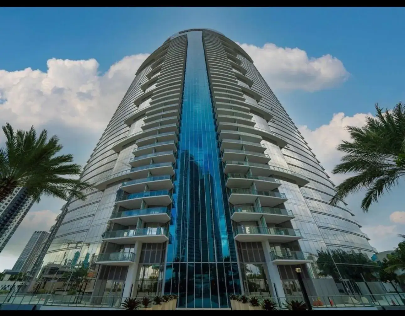 1 bedroom 2 bath Residential for sale at 851 NE 1st Avenue # 2606, Miami FL 33132