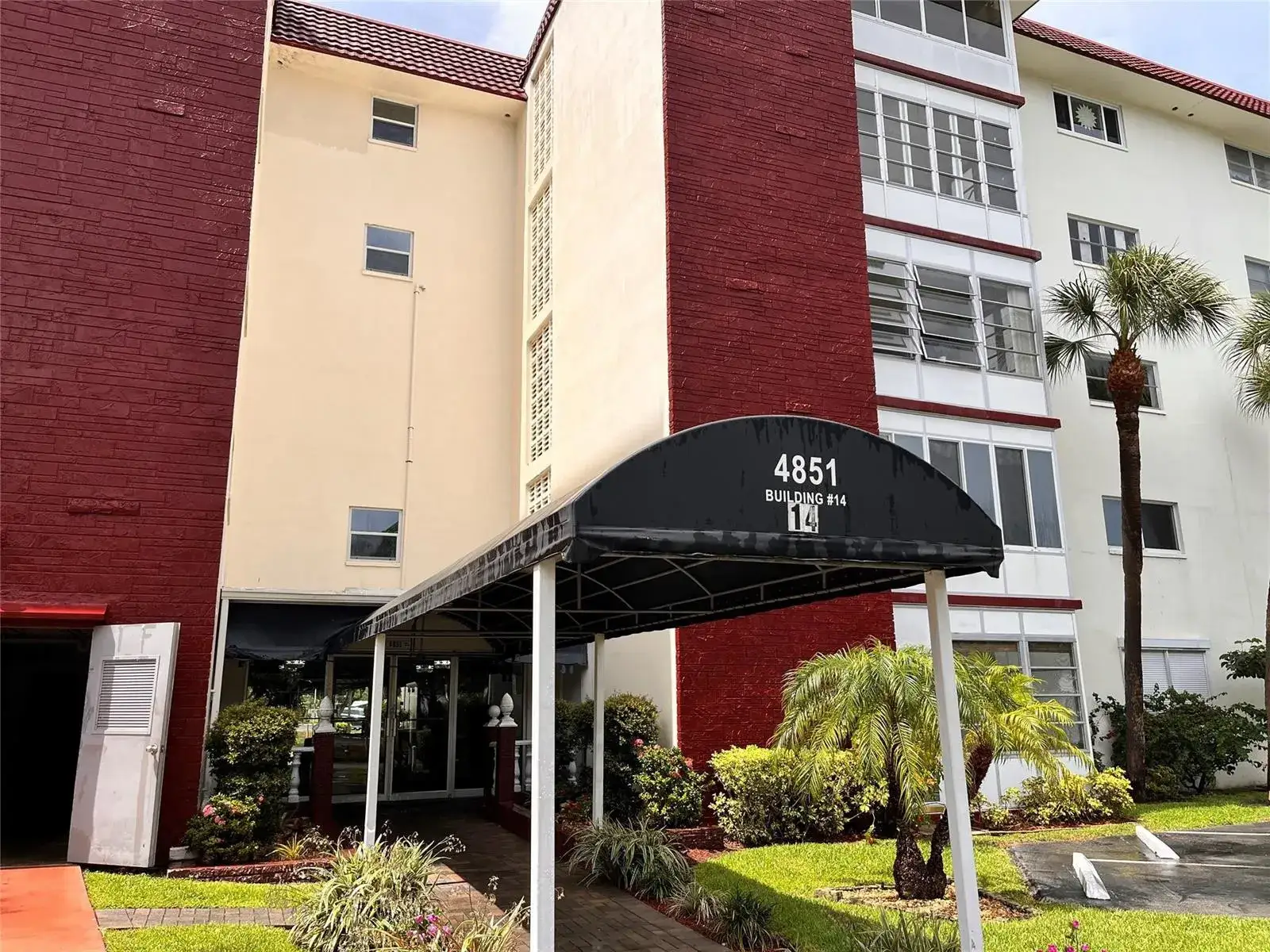 4851 NW 21st Street # 105, Lauderhill FL 33313
