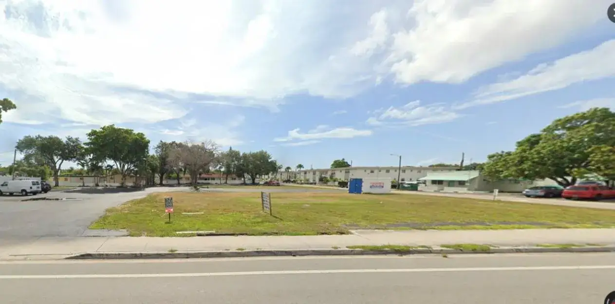 Commercial Sale for sale at 1401 N Federal Highway, Hollywood FL 33020