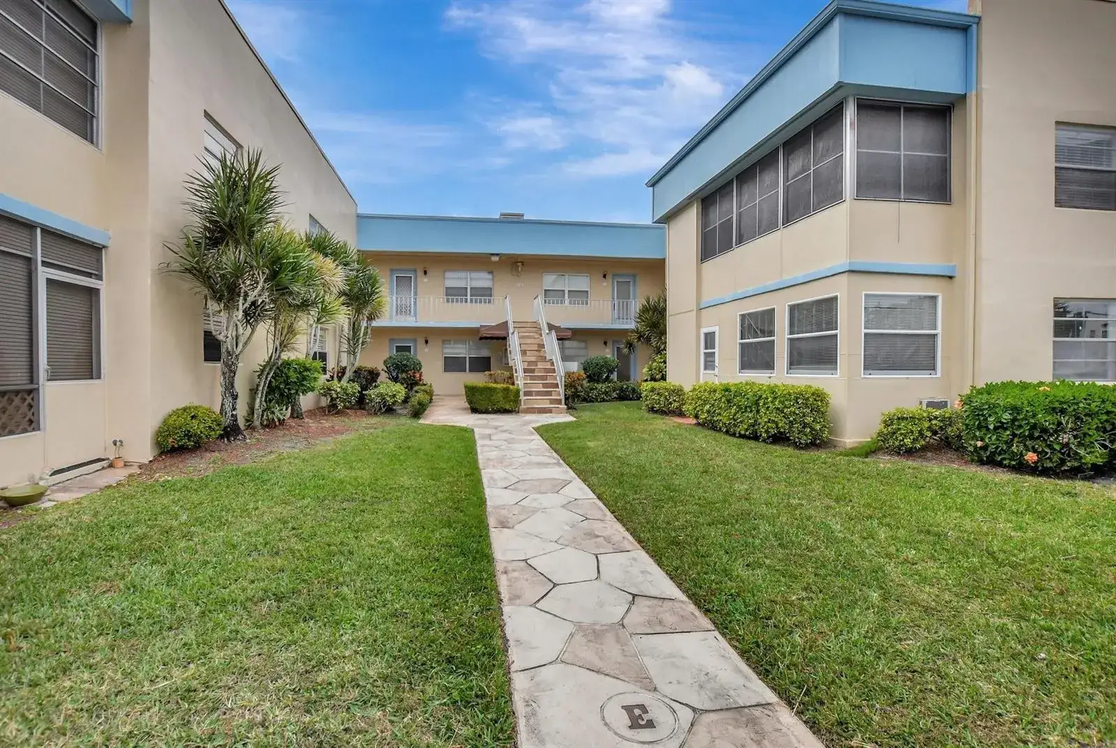 2 bedroom 2 bath Residential for sale at 204 Burgundy E # 204, Delray Beach FL 33484