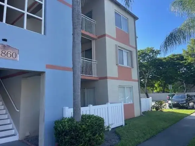2 bedroom 2 bath Residential for sale at 18860 NW 57th Avenue # 106, Hialeah FL 33015