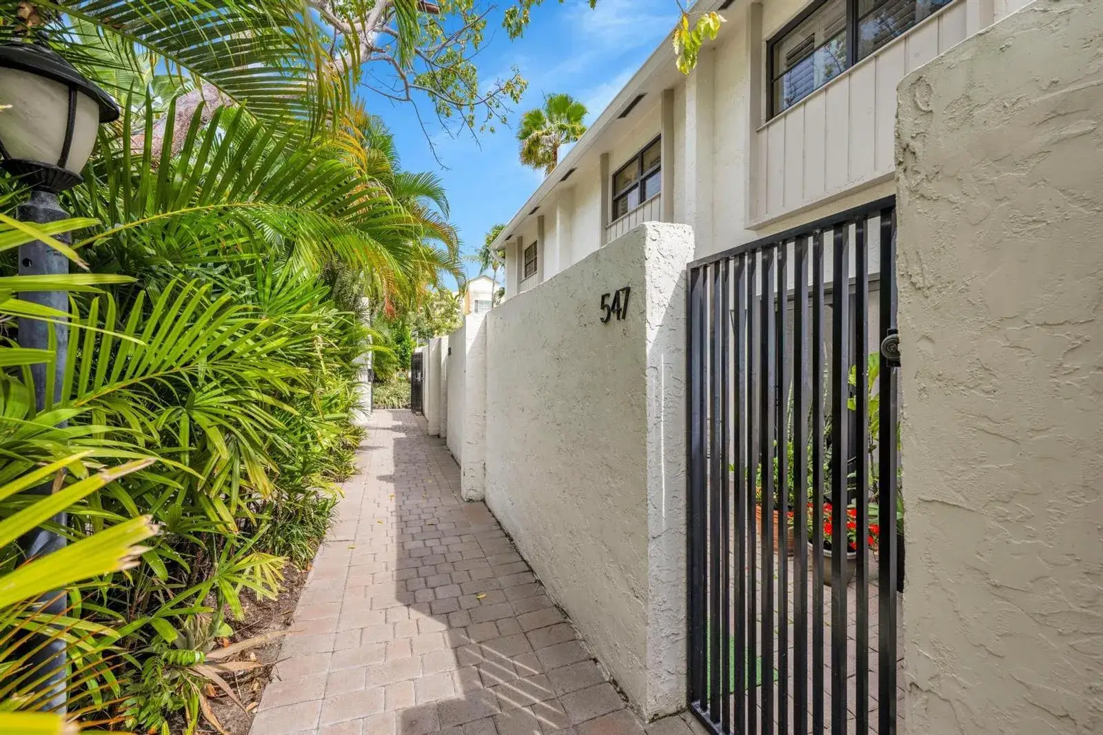 2 bedroom 2 bath Residential for sale at 547 NE 7th Avenue # 3a, Fort Lauderdale FL 33301