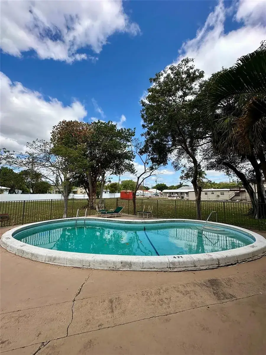 1 bedroom 1 bath Residential for sale at 348 S Federal Highway # 2, Dania Beach FL 33004