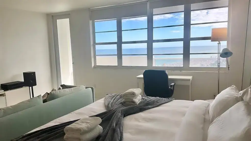 1 bath Residential Lease for rent at 100 Lincoln Road # 1240, Miami Beach FL 33139