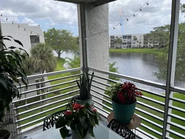 2 bedroom 2 bath Residential for sale at 9330 Lagoon Place # 406, Davie FL 33324