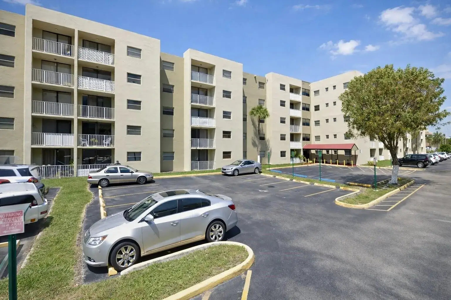 2 bedroom 2 bath Residential for sale at 8185 NW 7th Street # 214, Miami FL 33126