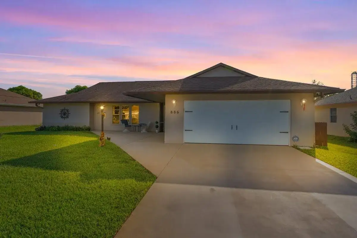 3 bedroom 2 bath Residential for sale at 886 S E O'Donnell Lane, Port St. Lucie FL 34983