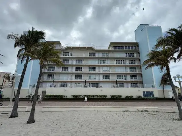 2 bedroom 2 bath Residential for sale at 300 Oregon Street # 401, Hollywood FL 33019