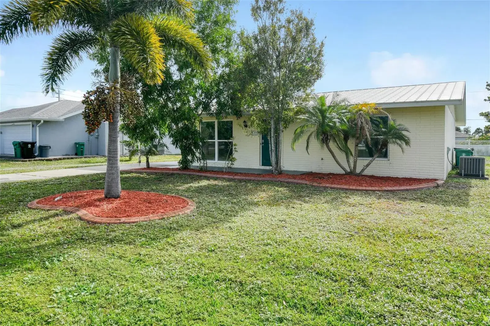 2 bedroom 2 bath Residential for sale at 118 SW Ray Avenue, Port St. Lucie FL 34983
