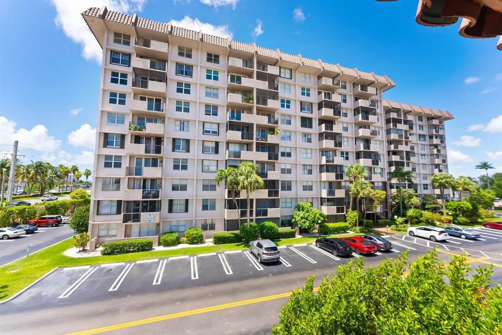 2 bedroom 2 bath Residential for sale at 777 S Federal Highway, Pompano Beach FL 33062