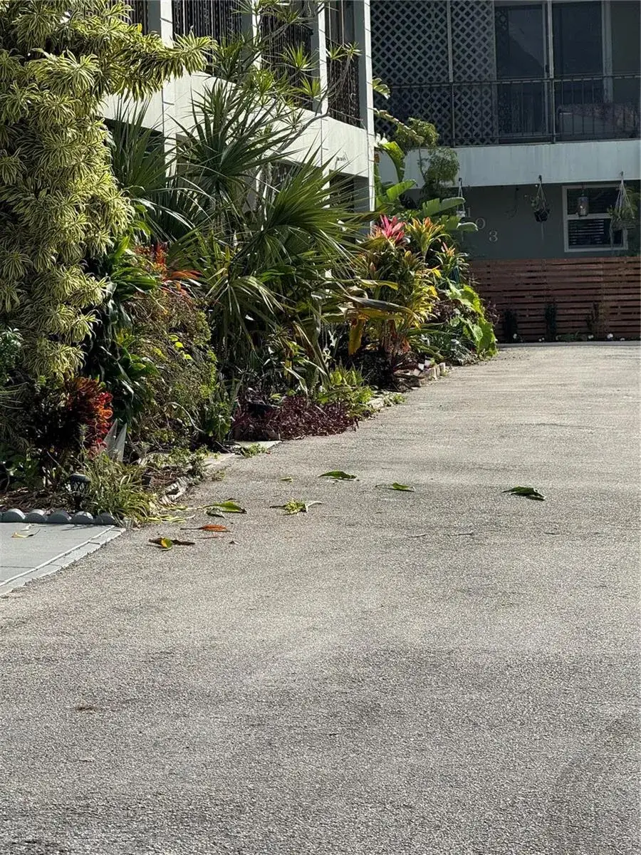 2 bedroom 2 bath Residential for sale at 2452 Taylor Street # 204, Hollywood FL 33020