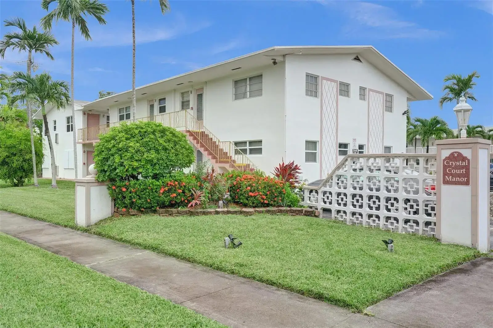 1 bedroom 1 bath Residential for sale at 1300 N 12th Court # 4b, Hollywood FL 33019