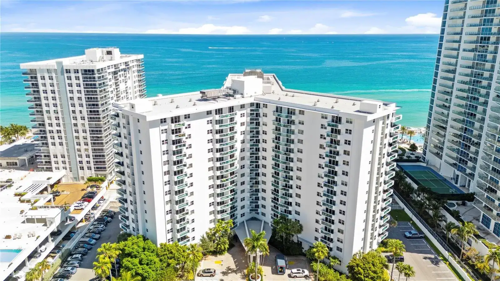1 bedroom 1 bath Residential for sale at 3001 S Ocean Drive # 333, Hollywood FL 33019