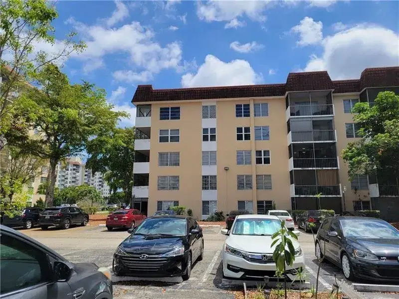 2 bedroom 2 bath Residential for sale at 4158 Inverrary Drive # 404, Lauderhill FL 33319