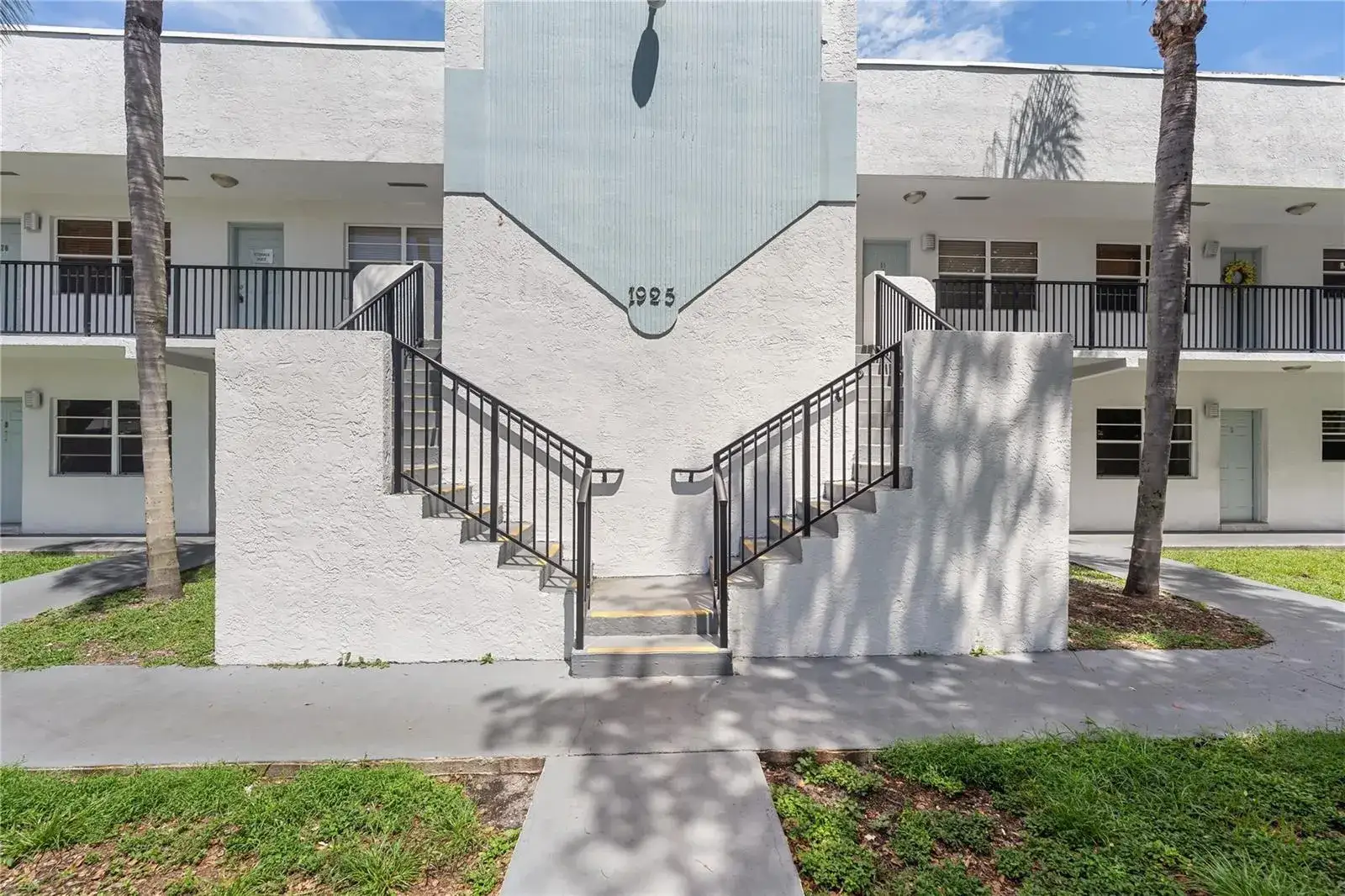1 bedroom 1 bath Residential for sale at 1925 Madison Street # 14, Hollywood FL 33020