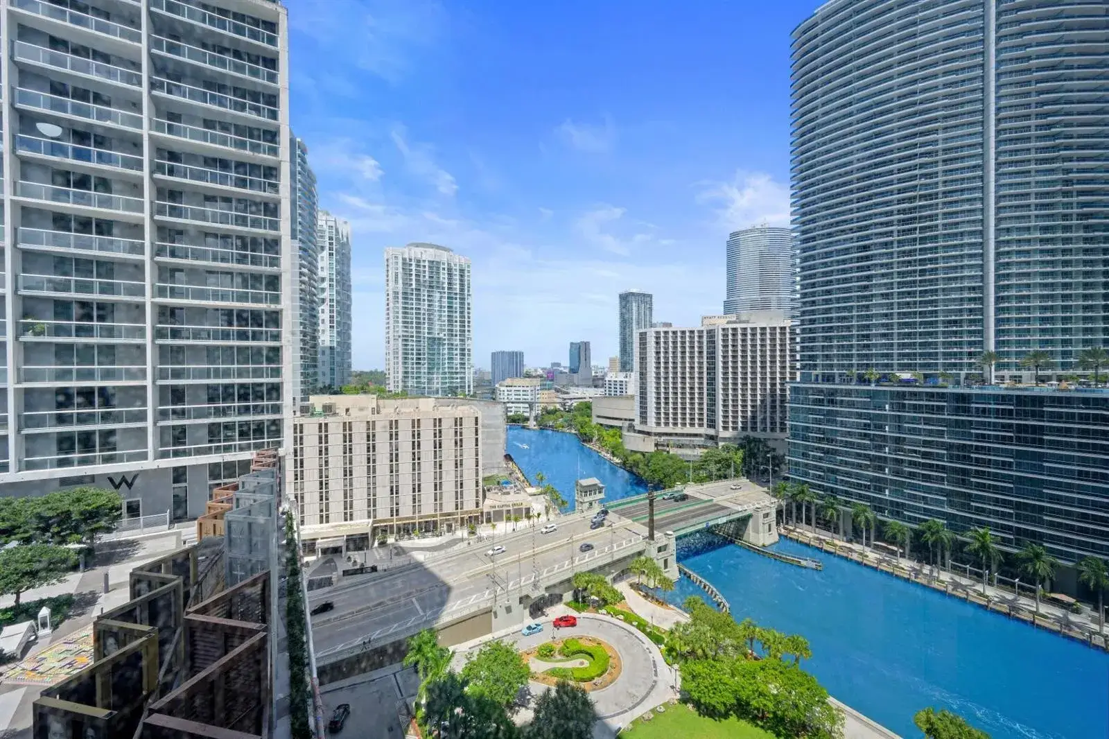 2 bedroom 2 bath Residential for sale at 475 Brickell Avenue # 1815, Miami FL 33131