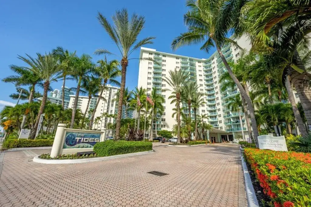 1 bedroom 1 bath Residential Lease for rent at 3801 S Ocean Drive # 10S, Hollywood FL 33019