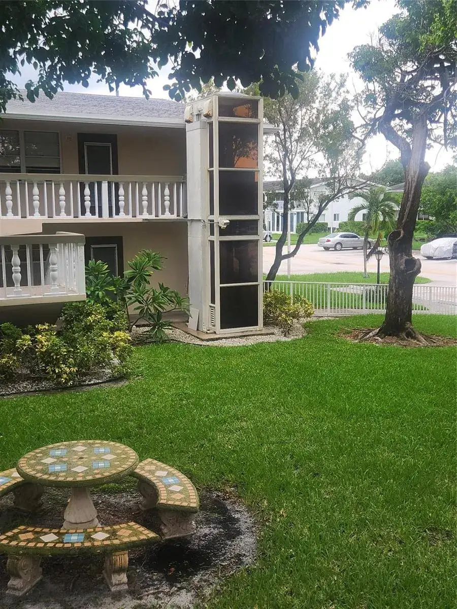 1 bedroom 1 bath Residential for sale at 237 Farnham J # 237, Deerfield Beach FL 33442
