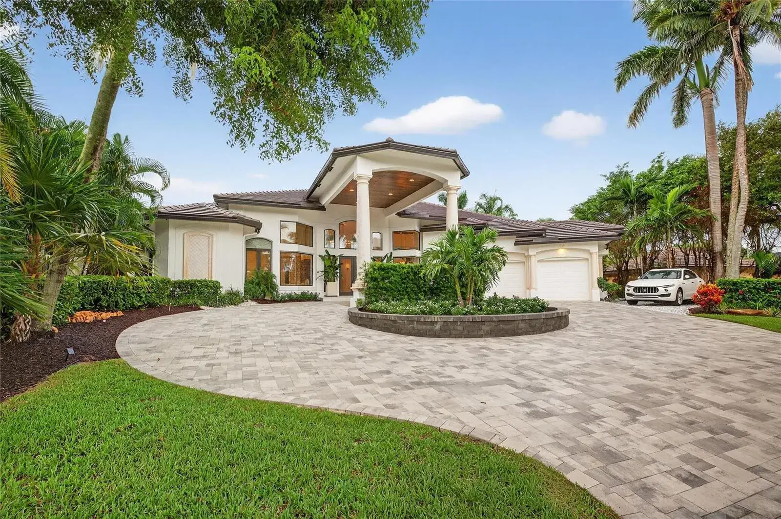 4 bedroom 4 bath Residential for sale at 1518 E Lake Drive, Fort Lauderdale FL 33316