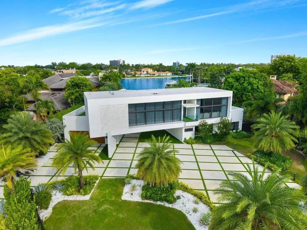 5 bedroom 5 bath Residential for sale at 19 Gatehouse Road, Sea Ranch Lakes FL 33308