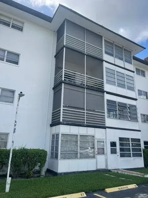 1 bedroom 1 bath Residential Lease for rent at 4740 NW 21st Street # 408, Lauderhill FL 33313