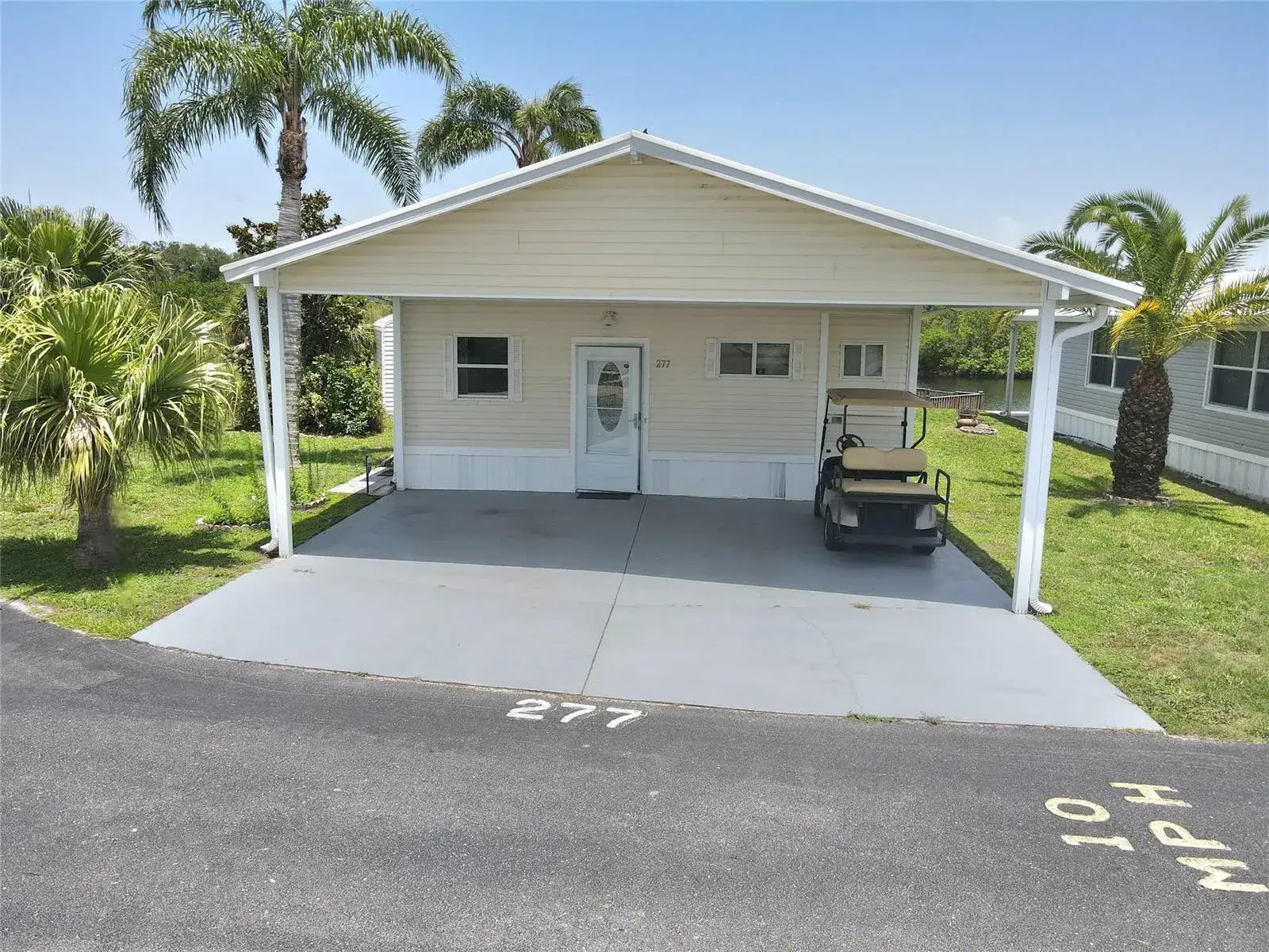 1 bedroom 1 bath Residential for sale at 12310 SE 143rd Avenue, FL 34974