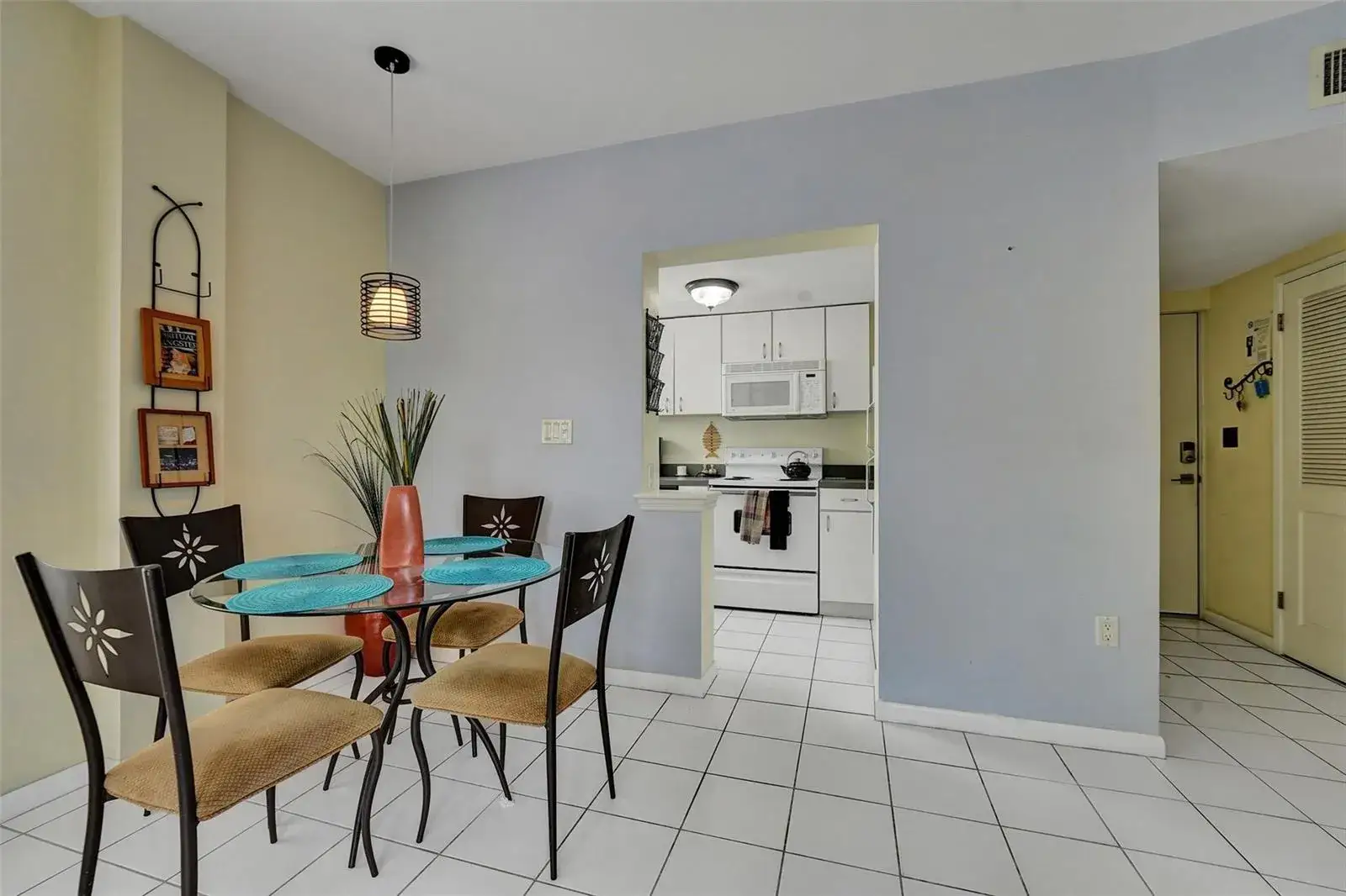 1 bedroom 1 bath Residential Lease for rent at 341 N Birch Road # 316, Fort Lauderdale FL 33304