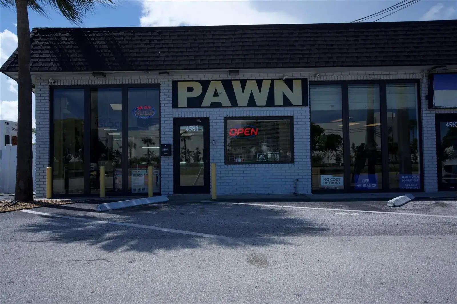 Commercial Sale for sale at 4581 N Dixie Highway, Deerfield Beach FL 33064