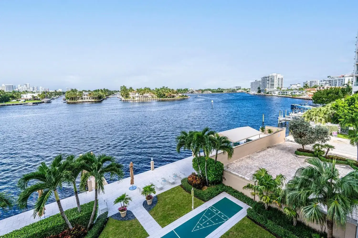1 bedroom 1 bath Residential for sale at 215 N Birch Road # 4c, Fort Lauderdale FL 33304