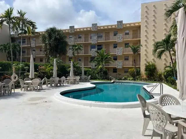 2 bedroom 1 bath Residential for sale at 2145 Pierce Street # 101, Hollywood FL 33020