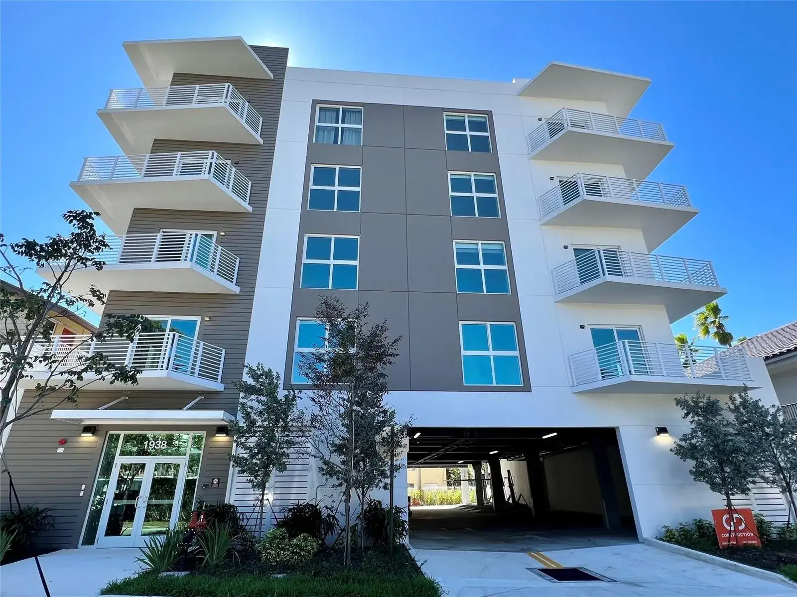 1 bedroom 1 bath Residential for sale at 1938 Jackson Street # 305, Hollywood FL 33020
