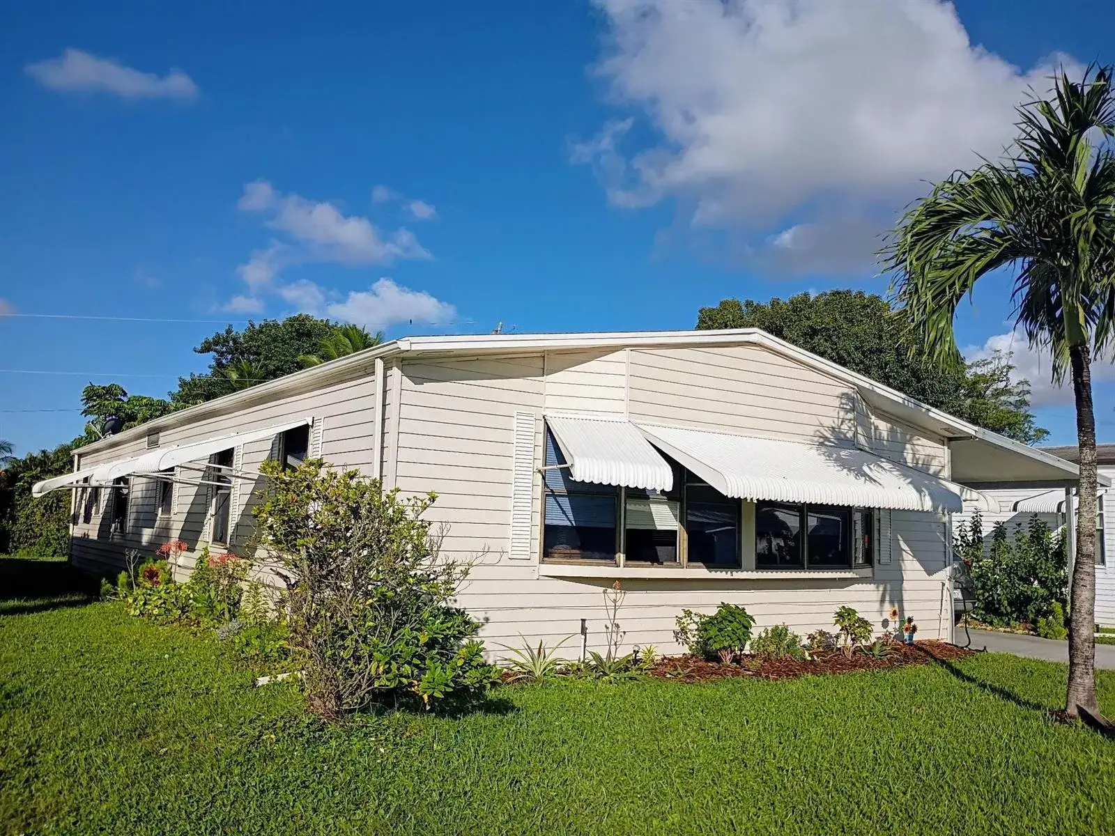 2 bedroom 2 bath Residential for sale at 3353 Lake Overlook Place, Lantana FL 33462