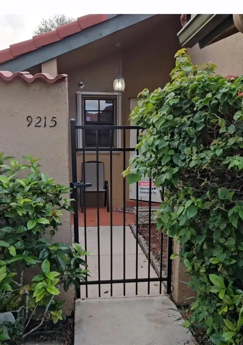 3 bedroom 2 bath Residential for sale at 9215 W Sunrise Boulevard, Plantation FL 33322