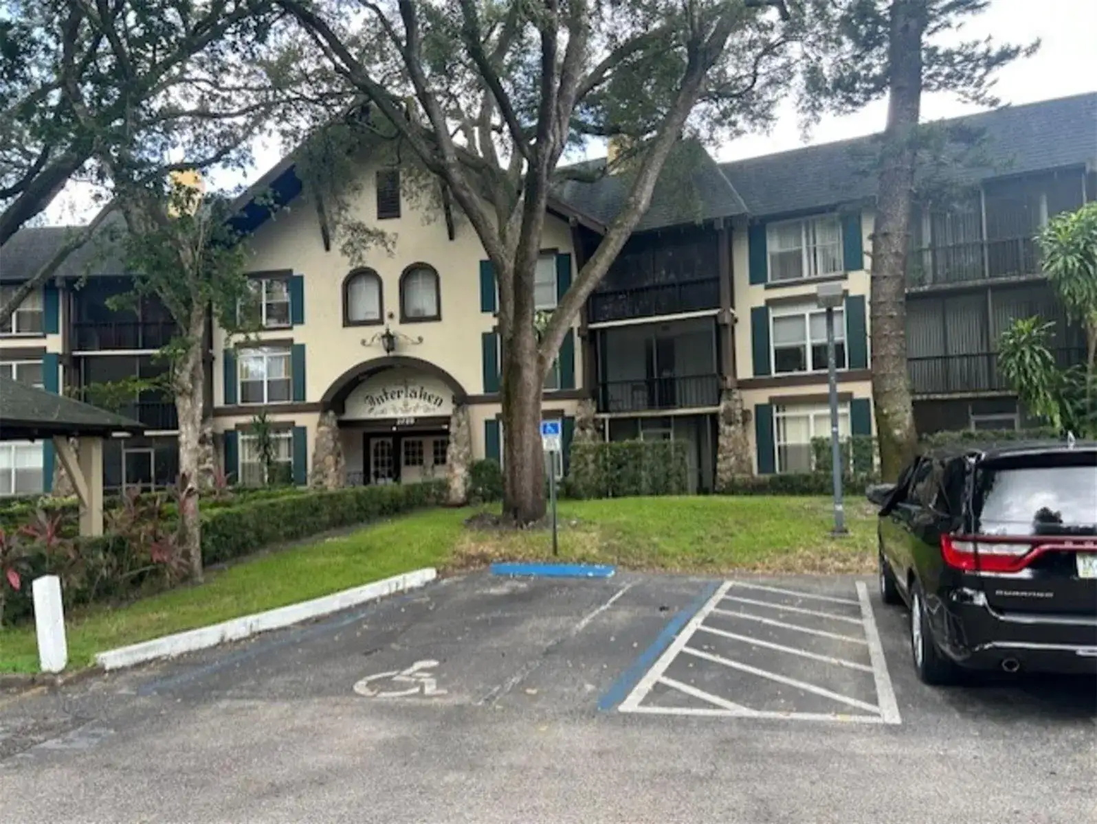 3 bedroom 2 bath Residential Lease for rent at 3720 Inverrary Drive # 1t, Lauderhill FL 33319