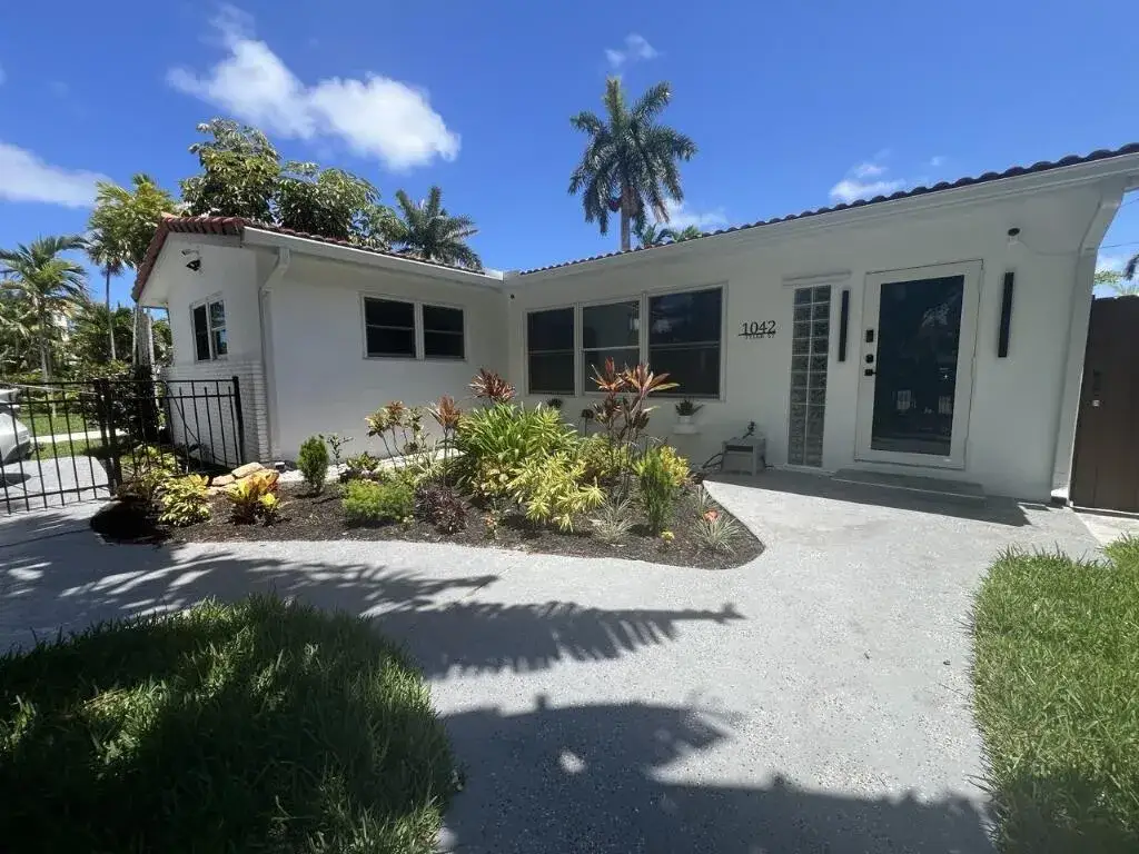 3 bedroom 2 bath Residential for sale at 1042 Tyler Street, Hollywood FL 33019