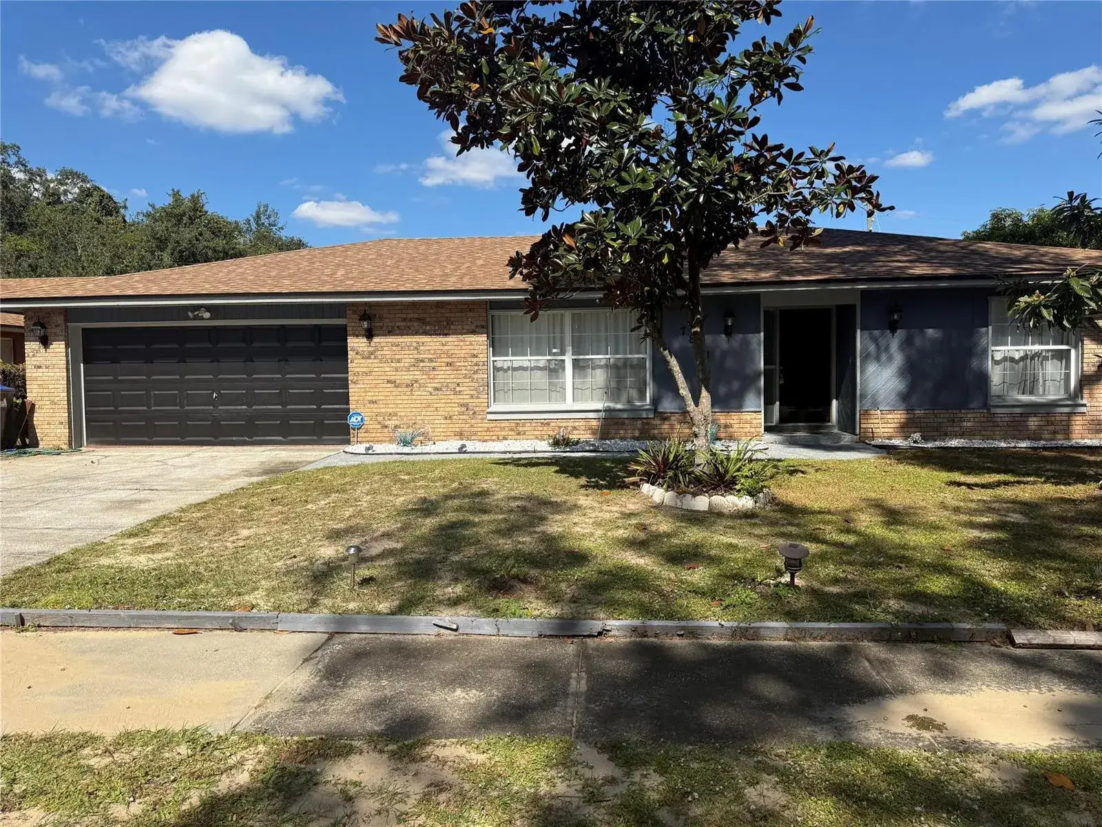 3 bedroom 2 bath Residential for sale at 7821 Shellbark Drive, Orlando FL 32818