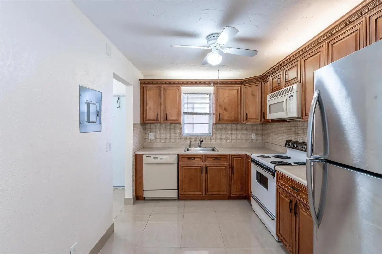 1 bedroom 1 bath Residential for sale at 2551 Aragon Boulevard # 406, Sunrise FL 33322