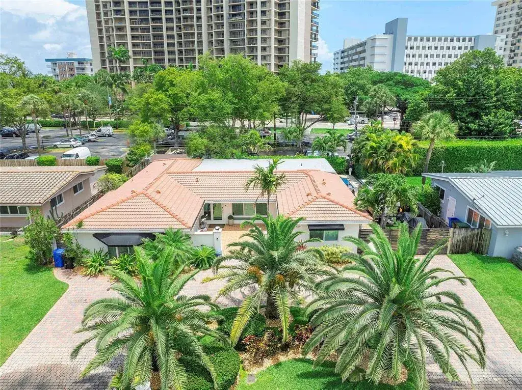 4 bedroom 3 bath Residential Lease for rent at 1820 Bel Air Avenue, Pompano Beach FL 33062